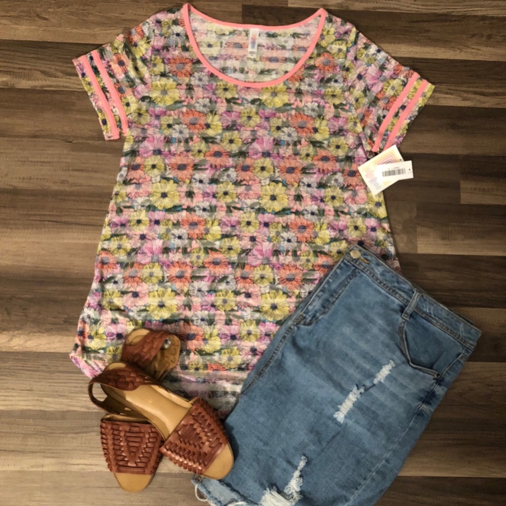NWT LULAROE LLR Classic Tee Size XL